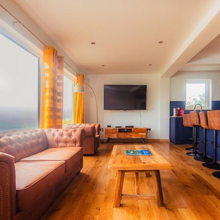 Luxury Cottage With Stunning Views By Fairy Pools 4 Carbost  Bagian luar foto